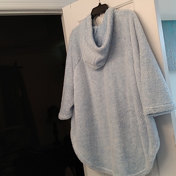 PJ Couture Soft Fuzzy Poncho Cape Bat Wing Hoodie - Picture 6 of 8